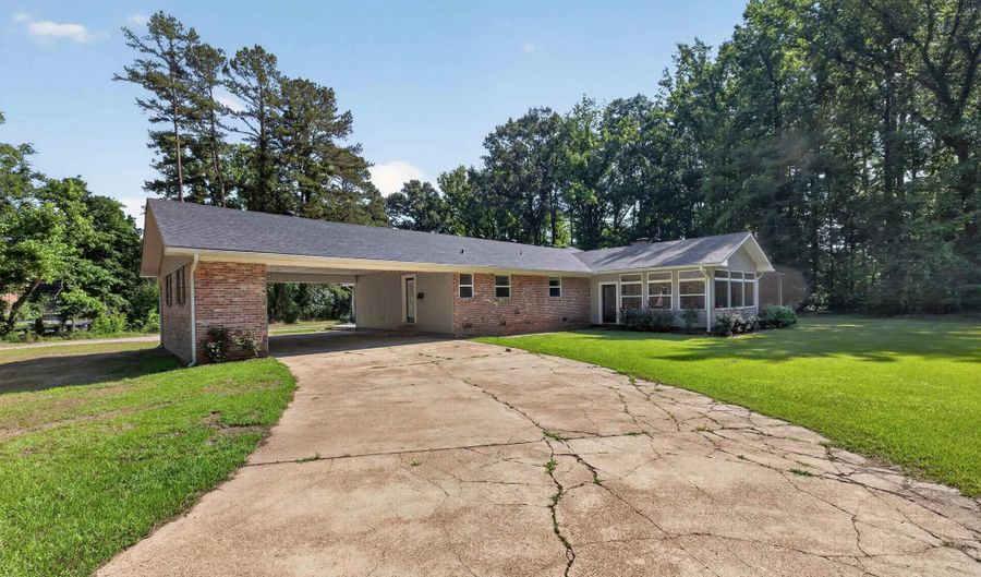 866 N 12Th St, Arkadelphia, AR 71923 - 5 Beds, 4 Bath