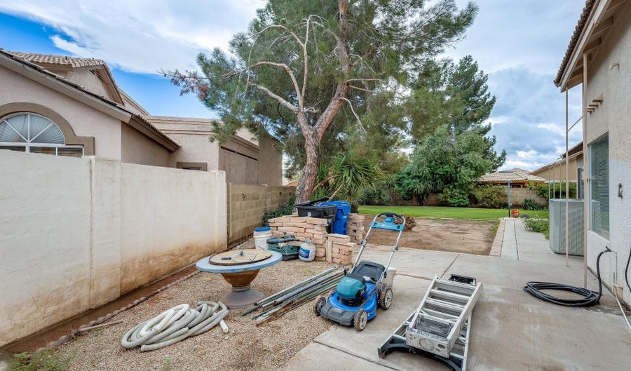 11413 W SAGE Ct, Avondale, AZ 85392 - 4 Beds, 2 Bath