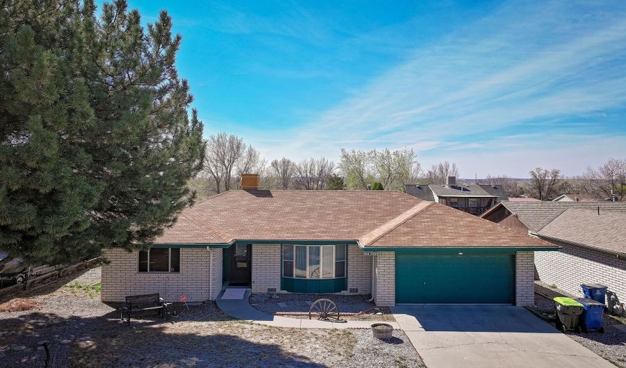 909 W FIRWOOD St, Bloomfield, NM 87413 - 2 Beds, 2 Bath