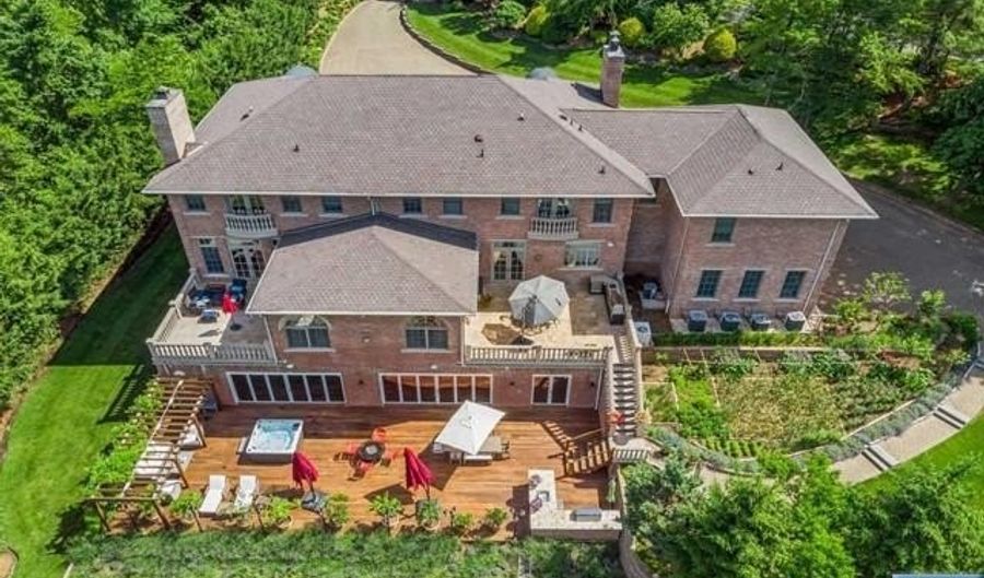 31 Marie Major Dr, Alpine, NJ 07620 - 7 Beds, 9 Bath