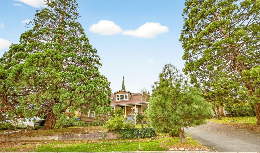 527 Chestnut St, Ashland, OR 97520 - 4 Beds, 4 Bath