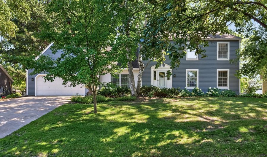 8906 138th Street Ct, Apple Valley, MN 55124 - 4 Beds, 4 Bath
