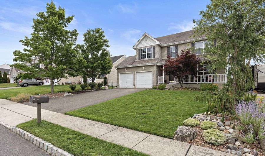 6 Bobstay Rd, Barnegat, NJ 08005 - 4 Beds, 3 Bath