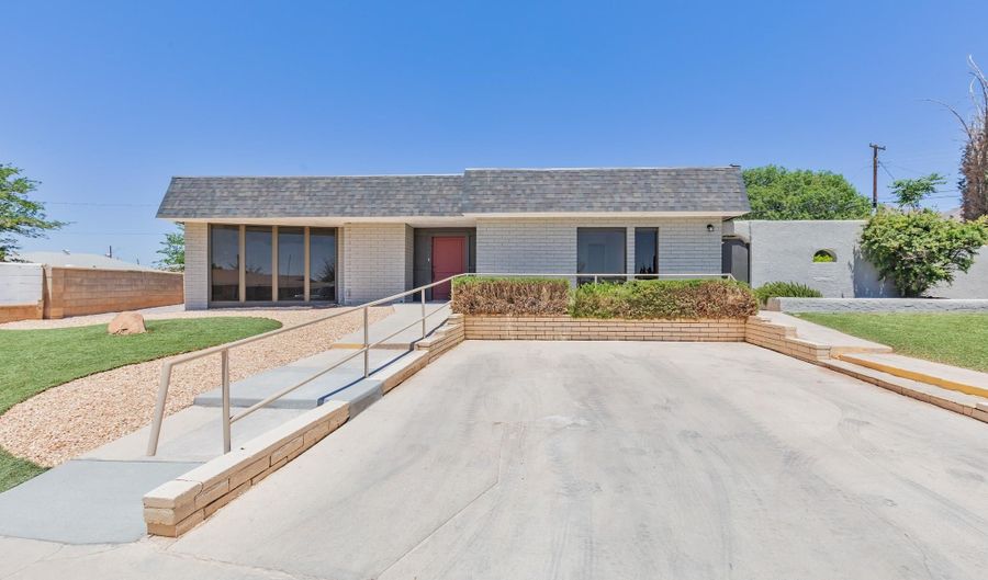 2352 Apache Ln, Alamogordo, NM 88310 - 4 Beds, 4 Bath