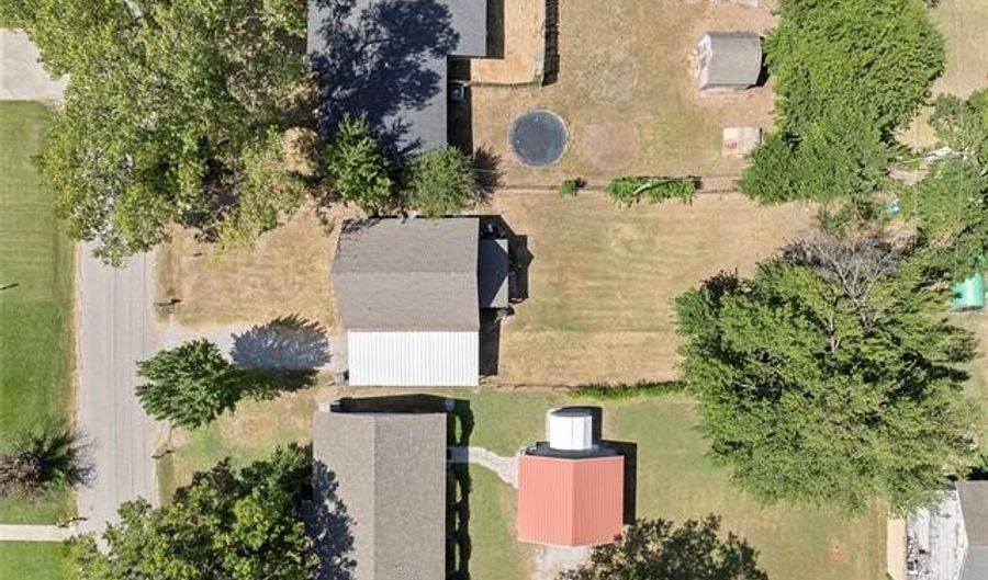 914 Hailey St, Ardmore, OK 73401 - 2 Beds, 2 Bath