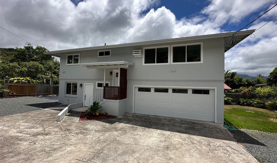 44-665 Kaneohe Bay Dr, Kaneohe, HI 96744 - 5 Beds, 3 Bath