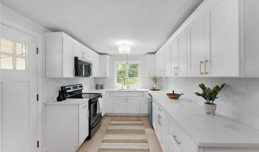 153 Vineyard Ave, Cumberland, RI 02864 - 3 Beds, 2 Bath
