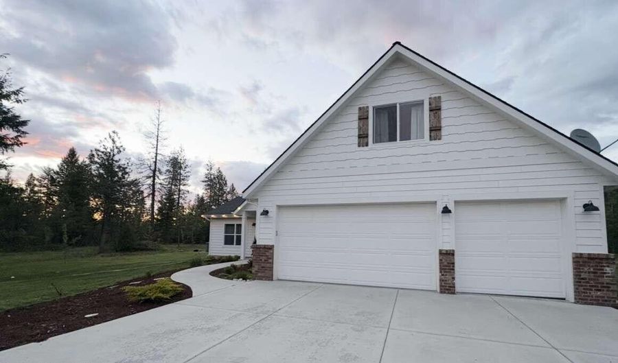 871 W Kenai Ln, Athol, ID 83801 - 5 Beds, 3 Bath