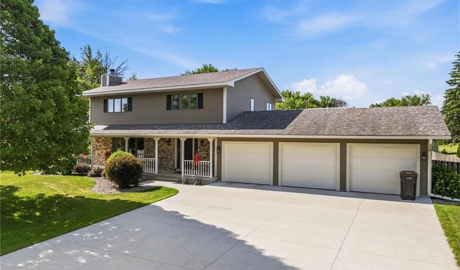 1203 22nd Ave SW, Austin, MN 55912 - 4 Beds, 4 Bath