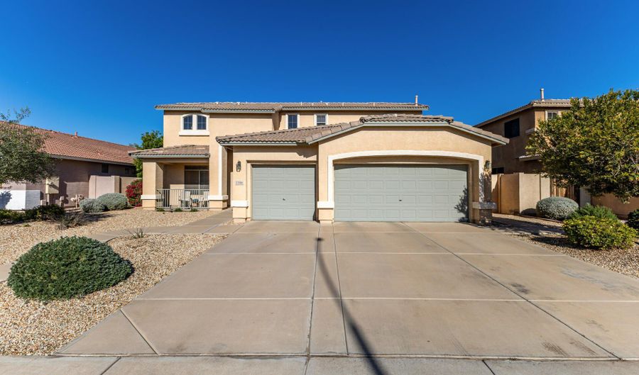 1146 E WINCHESTER Pl, Chandler, AZ 85286 - 5 Beds, 3 Bath