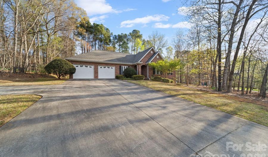 2910 Noritake Trl, Albemarle, NC 28001 - 3 Beds, 2 Bath
