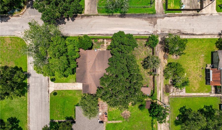 1224 Roosevelt Dr, Alice, TX 78332 - 2 Beds, 2 Bath