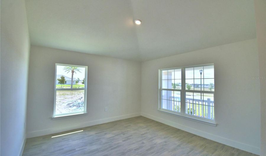 5415 WATERSIDE Dr, Auburndale, FL 33823 - 4 Beds, 3 Bath