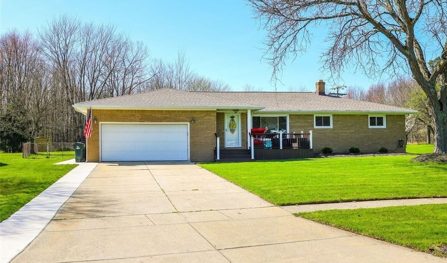 8580 Fox Hollow Dr, Broadview Heights, OH 44147 - 3 Beds, 3 Bath