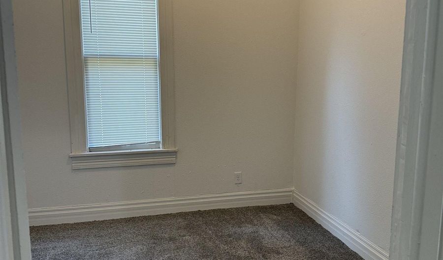 1322 14th St, Auburn, NE 68305 - 2 Beds, 1 Bath