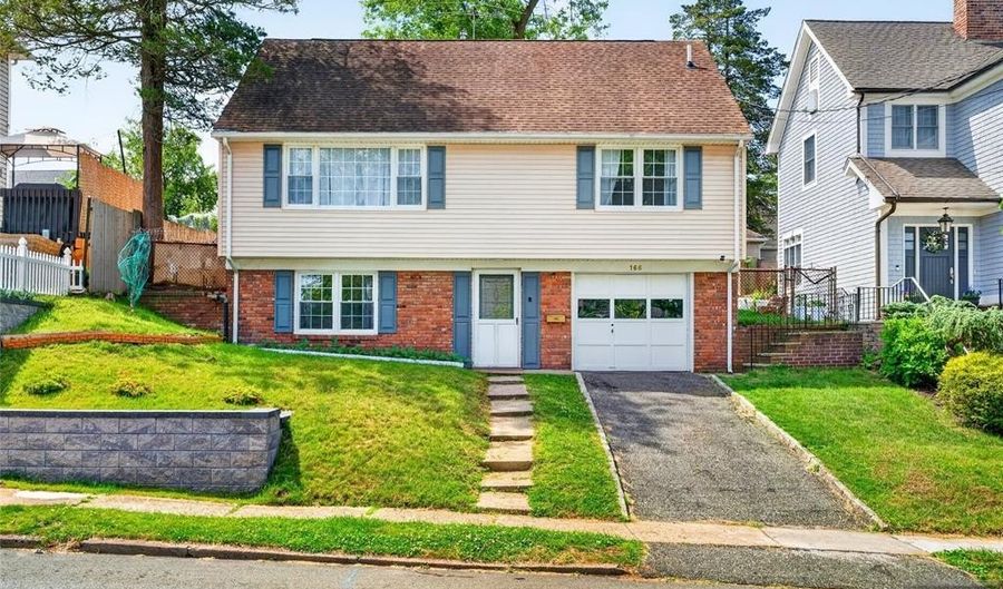 166 Pleasant Ave, Bergenfield, NJ 07621 - 3 Beds, 3 Bath