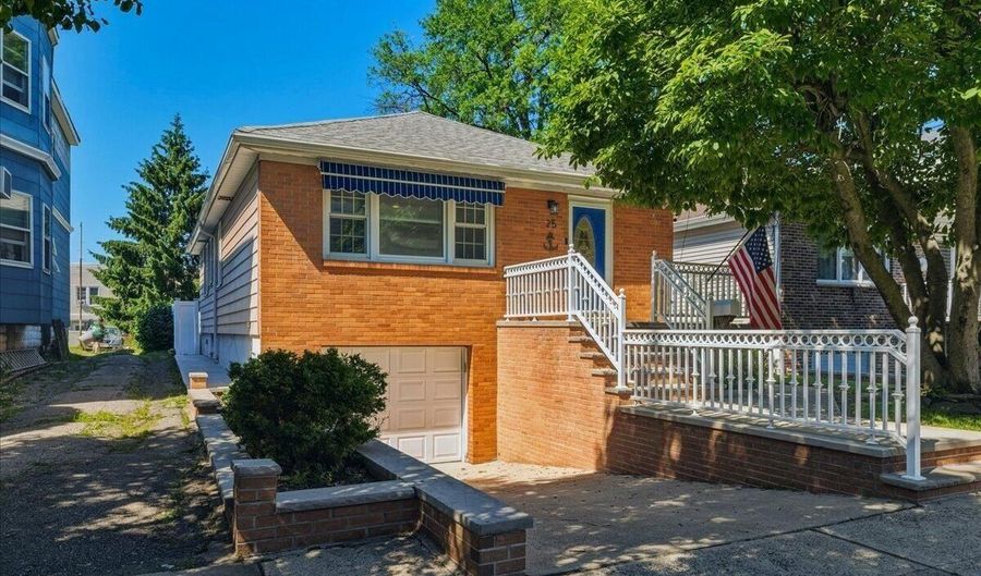 25-27 W 6th St, Bayonne, NJ 07002 - 3 Beds, 2 Bath