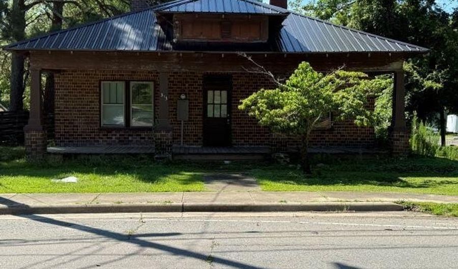 313 W Main St, Aulander, NC 27805 - 3 Beds, 1 Bath