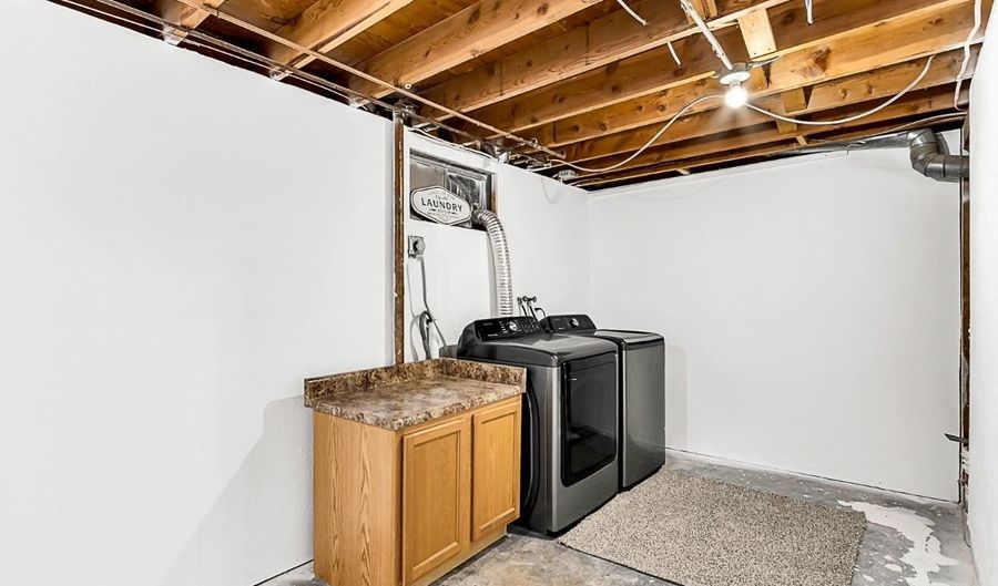 956 HILLCREST Rd, Cheyenne, WY 82009 - 3 Beds, 1 Bath