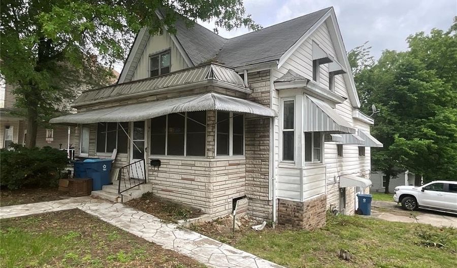 901 Washington Ave, Alton, IL 62002 - 6 Beds, 4 Bath