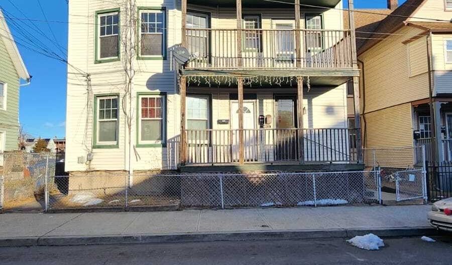 266 Brooks St 2Nd Fl., Bridgeport, CT 06608 - 3 Beds, 1 Bath