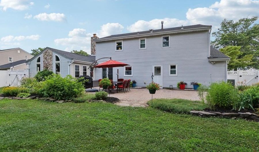 8 COATES Rd, Allentown, NJ 08501 - 4 Beds, 3 Bath