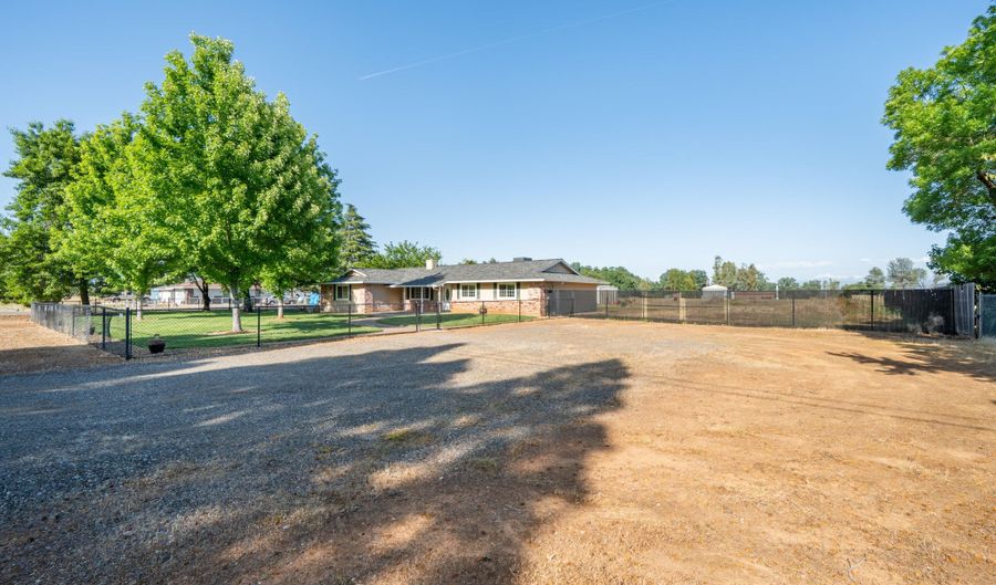 6679 Meadowlark Ln, Anderson, CA 96007 - 3 Beds, 2 Bath