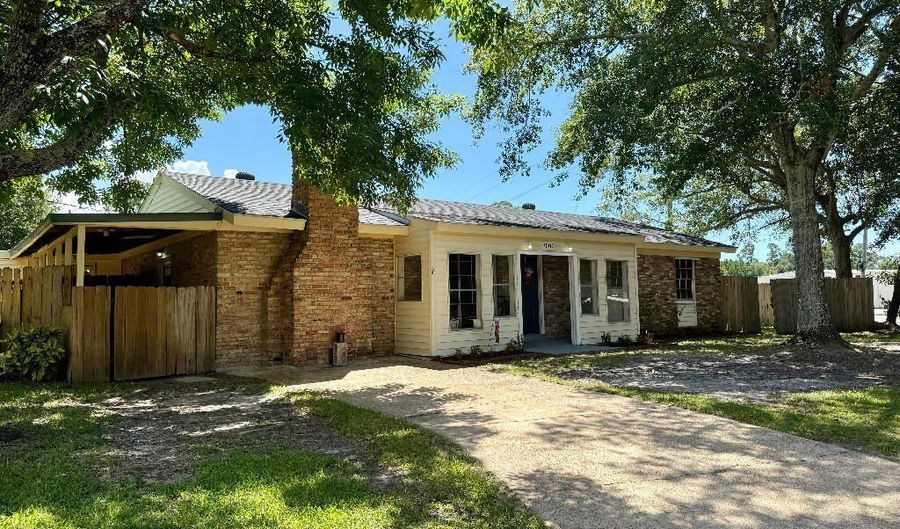 7000 Melrose Dr, Biloxi, MS 39532 - 2 Beds, 3 Bath
