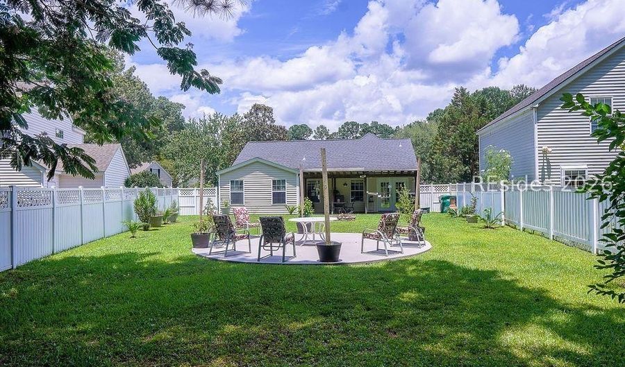 812 Bakers Ct, Bluffton, SC 29910 - 4 Beds, 2 Bath