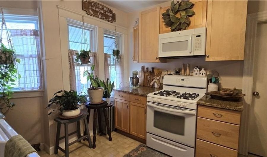 111 Second St 2nd, East Providence, RI 02914 - 2 Beds, 1 Bath