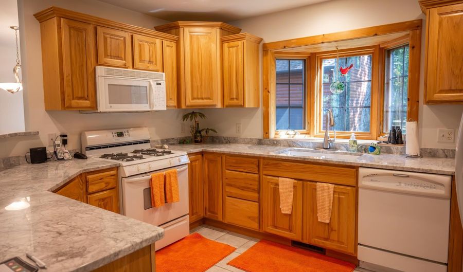 792 18th Ln, Arkdale, WI 54613 - 4 Beds, 4 Bath