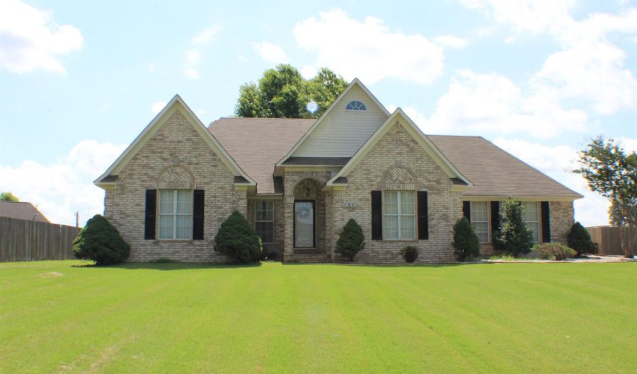 137 BEVERLY Dr, Atoka, TN 38004 - 3 Beds, 3 Bath