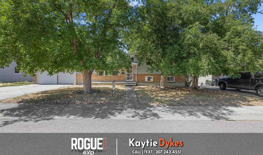 1320 Kingsbury Dr, Casper, WY 82609 - 6 Beds, 2 Bath