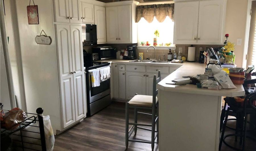 105 NE 17th St, Atkins, AR 72823 - 4 Beds, 2 Bath