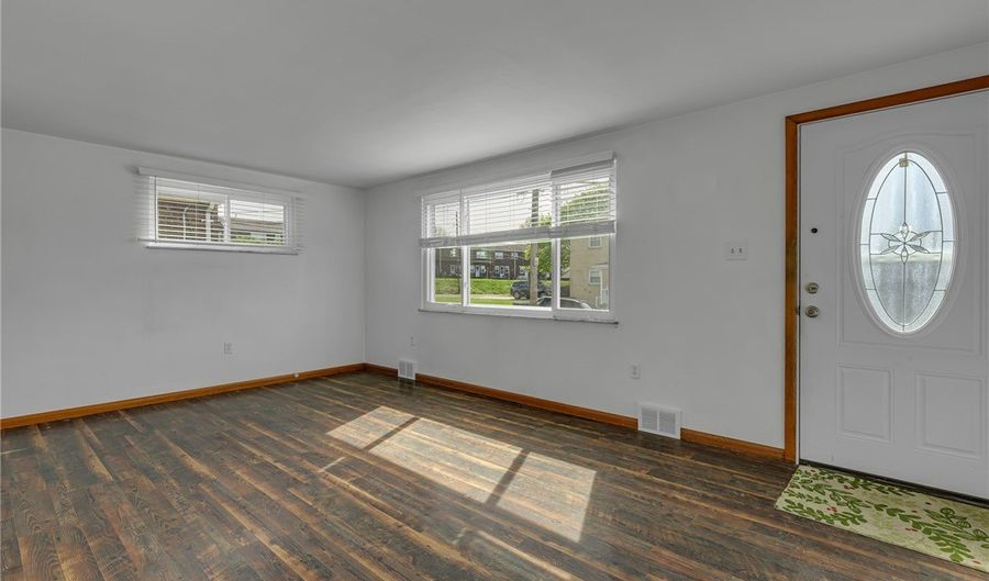 256 Beaver St, Ambridge, PA 15005 - 3 Beds, 1 Bath