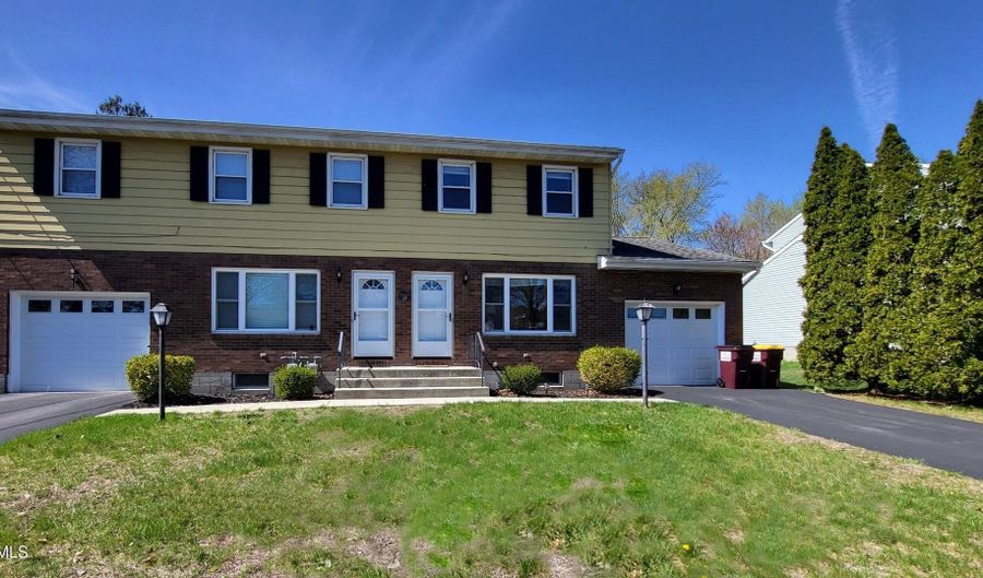33 A Ledgewood Dr A, Albany, NY 12205 - 2 Beds, 2 Bath