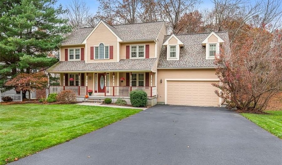 11 Southbury Rd, Cumberland, RI 02864 - 3 Beds, 3 Bath