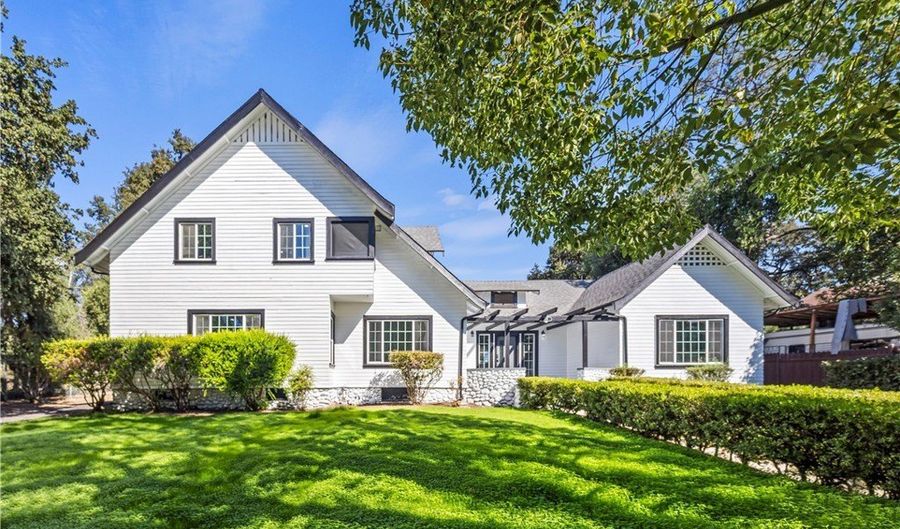 379 Buena Loma, Altadena, CA 91001 - 7 Beds, 4 Bath