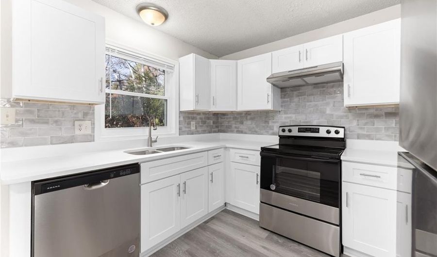 121 Mark Twain Cir, Athens, GA 30605 - 2 Beds, 2 Bath