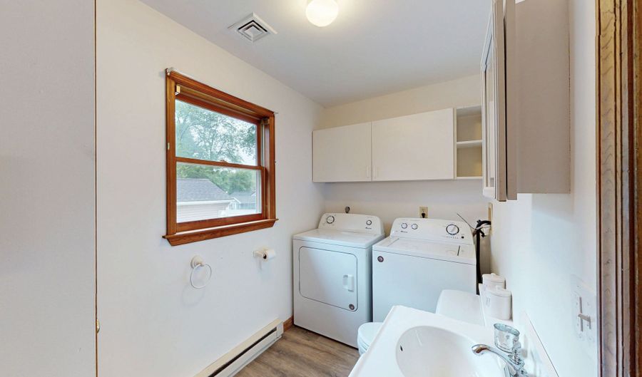 20 Hickory St, Danbury, CT 06810 - 3 Beds, 2 Bath
