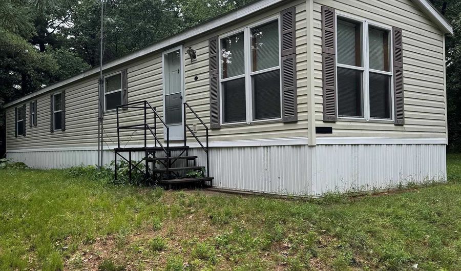 8907 N SHORE Dr, Amherst Junction, WI 54407 - 2 Beds, 1 Bath