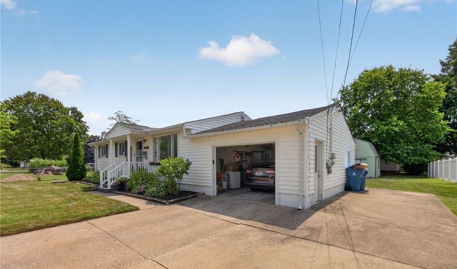 46785 Middle Ridge Rd, Amherst, OH 44001 - 3 Beds, 2 Bath