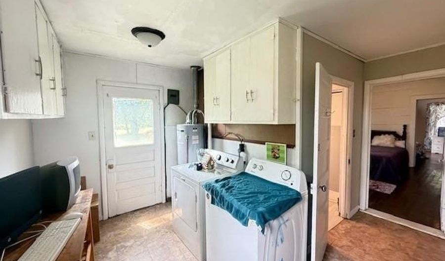 409 1st St, Atkins, AR 72823 - 3 Beds, 1 Bath