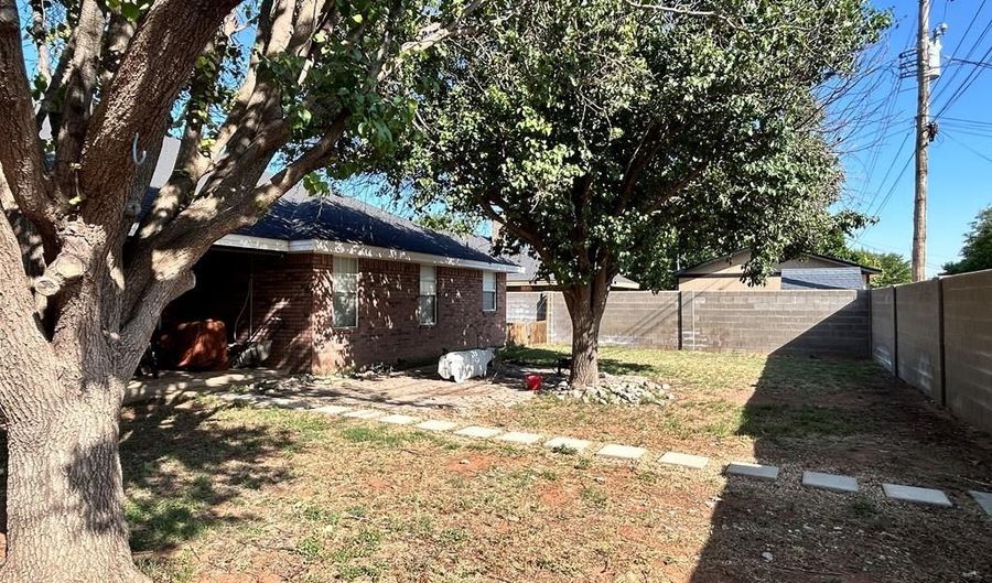 1215 NW 15th St, Andrews, TX 79714 - 4 Beds, 2 Bath