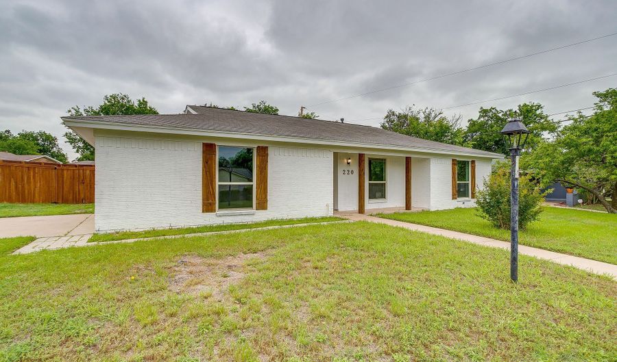 220 Rolling Hills Dr, Aledo, TX 76008 - 3 Beds, 3 Bath