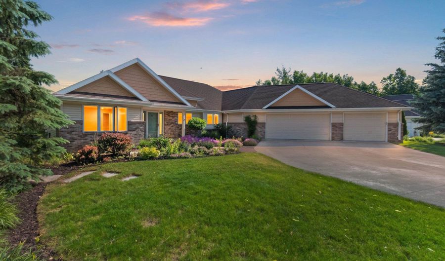 1900 E ORCHARD BLOSSOM Dr, Appleton, WI 54915 - 3 Beds, 4 Bath