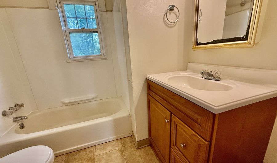 7 Aspinall Dr, Andover, CT 06232 - 4 Beds, 1 Bath