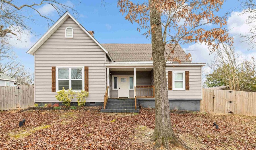 226 S First St, Benton, AR 72015 - 3 Beds, 2 Bath