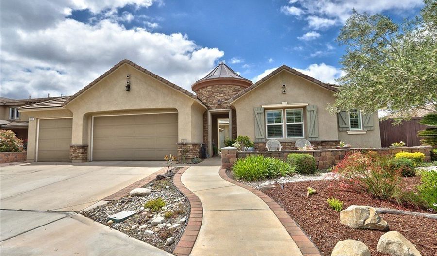 1931 James Gaynor St, Fallbrook, CA 92028 - 3 Beds, 3 Bath