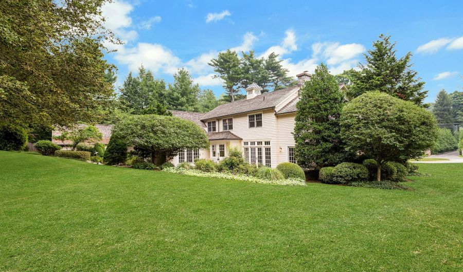 6 Searles Rd, Darien, CT 06820 - 5 Beds, 5 Bath